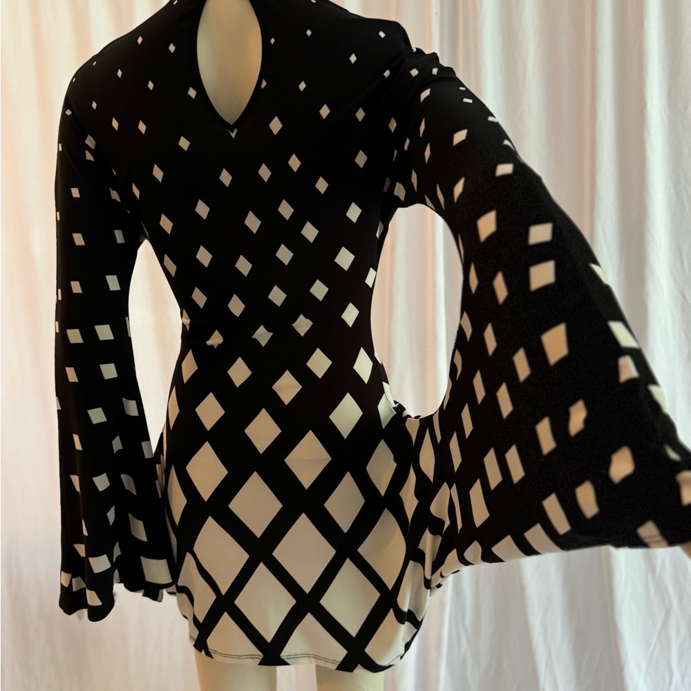 Truly unique retro 60s mini dress, batwing sleeves. Soft polyester. Stretchy. - Picture 8 of 8